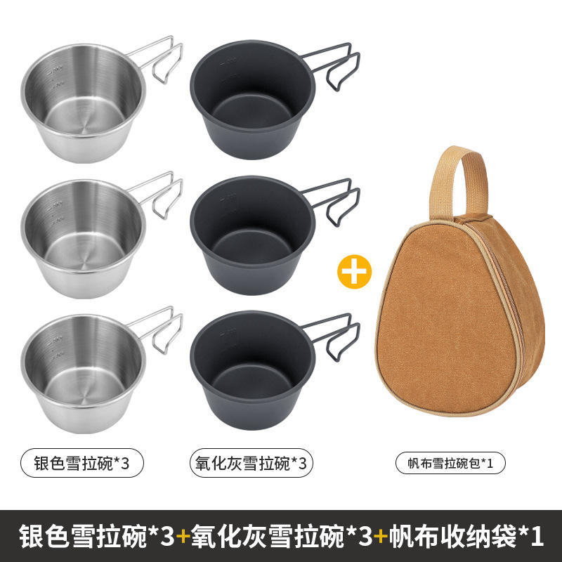 สามใบสีเงิน, สามใบสีดำและเทา, และหนึ่งใบกระเป๋าผ้าคลุมไหล่