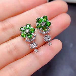 Pendientes elegantes con forma de flor de cristal verde para mujer, joyería romántica para fiesta, pendientes de aleación con diamantes de imitación y diseño colgante - Product Image 3