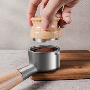 ชุดอุปกรณ์กดกาแฟไม้ยางพารา L-beans พร้อมที่กดสแตนเลส สำหรับใช้ในบ้าน - Product Image 4