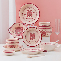 Vaisselle en céramique pour enfants, motif ours de dessin animé mignon, finition émail rouge, haute qualité, vente en gros, ensemble bol et assiette, compatible micro-ondes, style Ins