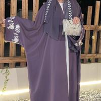 2025 Luxuriöse Damen-Abaya mit Blumenstickerei aus Lila Chiffon, Handgefertigte Elegante Bescheidene Muslimische Kleider für Hochzeiten