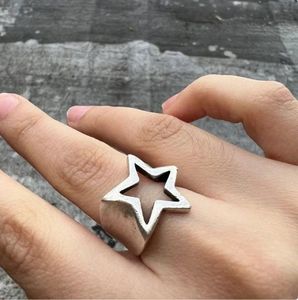 แหวนเปิดปรับขนาดได้ลายดาวสีเงินสไตล์ฮิปฮอปวินเทจสำหรับผู้ชายและผู้หญิง เหมาะสำหรับเป็นของขวัญงานแต่งงานหรืองานหมั้น - Product Image 1