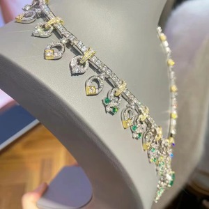 Hermosa mujer Moissanite <span class=keywords><strong>Columbia</strong></span> Esmeralda Piedra preciosa Plata pura Chapado en oro Top Collar de colección de lujo - Product Image 4