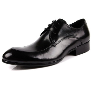 Mocassins en cuir de vachette souple avec détails perforés, design léger, respirants, imperméables, soutien de la voûte plantaire, semelle extérieure en caoutchouc - Product Image 1