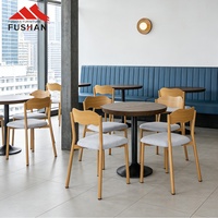 Chaise de salle à manger en métal aspect bois, dossier ondulé nordique, assise en tissu rembourré, moderne et durable, pour restaurant, hôtel, café, salle à manger
