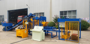 Macchina per la produzione di blocchi di mattoni ad incastro in calcestruzzo completamente automatica per la pavimentazione di lastre di pietra con componenti Core PLC stampi - Product Image 2