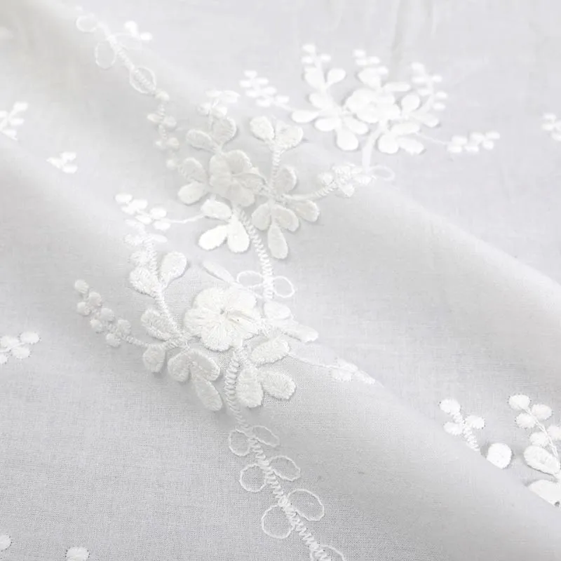 Tecido bordado branco de algodão 3D pesado para vestido com desenho de flores personalizado por atacado