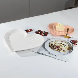 Wholesale Christmas Heart Shape Restaurant Glazed Ceramic Dish Plate for Wedding