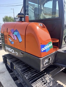 Mini-excavatrice sur chenilles d'occasion Doosan DH60-7 de 6 tonnes, d'origine coréenne, petite pelle hydraulique d'occasion à faible nombre d'heures de fonctionnement pour les municipalités - Product Image 3