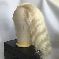 Perruque Lace Front Moderne 2026 en Cheveux de Yak Blancs pour Style Père Noël avec Dentelle Transparente – Vente en Gros