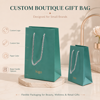 Sac cadeau en papier bleu sarcelle personnalisé avec poignées en corde torsadée et pelliculage mat pour l'emballage de cosmétiques, de parfums et de produits de spa