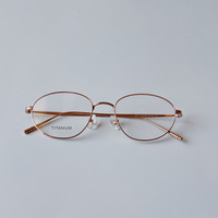 Nouvelles Lunettes Modèle 2026 Couleur Or pour Femmes, Lunettes de Mode Personnalisées, Protection Anti-Lumière Bleue, Lunettes pour Hommes