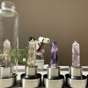 Cristales de shungita con infusión de piedras preciosas, piedras de energía curativa, botella de agua de vidrio como regalos de Yoga para amantes de festivales personalizados - Product Image 4