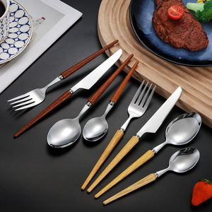 Juego de Cubiertos Occidentales de Acero Inoxidable con Mango de Madera, Cuchillo, Tenedor, Cuchara, Cuchara para Postre, Apto para Lavavajillas, para Uso en Picnic - Product Image 4