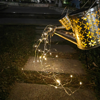 Arrosoir fée en métal solaire personnalisé avec lumières lanterne suspendue en métal solaire lumières de paysage pour la décoration de jardin.