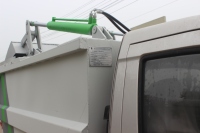Camion à benne basculante manuel 4x2 à bras de levage pour la collecte et le transport des déchets municipaux