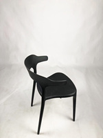 Chaise en corne de vache en plastique au design scandinave Mobilier d'extérieur domestique simple Dossier épais pour restaurant de négociation de loisirs