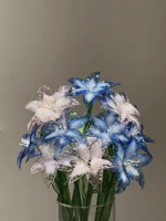 Cadeaux d'entreprise pour la Fête des Mères : Fleur de lys en verre soufflé artisanal transparent, élégante décoration florale pour la maison, idéale pour la présentation dans le salon, l'intérieur de boutique et la table de mariage.