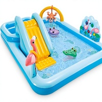 Intex 244 cm L x 239 cm B x 71 cm H Aufblasbares Dschungel-Abenteuer-Spielcenter mit Sprühfunktion, Kinderpool für den Garten, Wasserrutsche für draußen, 130 Gallonen
