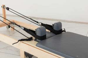 Studio e uso domestico nuovo modello pieghevole <span class=keywords><strong>Reformer</strong></span> logo personalizzato <span class=keywords><strong>Pilates</strong></span> pieghevole <span class=keywords><strong>Reformer</strong></span> macchina pieghevole acero <span class=keywords><strong>Pilates</strong></span> <span class=keywords><strong>Reformer</strong></span> - Product Image 6