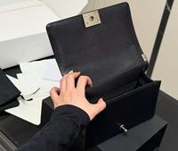 Sac à bandoulière de créateur de qualité supérieure pour femmes, best-seller, coutures en cuir luxueuses, rabat élégant, sac à main de marque