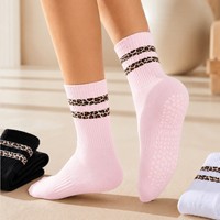 Chaussettes de yoga antidérapantes sans couture à imprimé léopard, mi-mollet, respirantes, absorbant la transpiration, pour femmes, pour le fitness, le sport et le Pilates