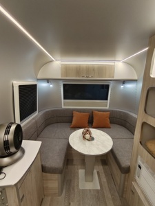 Mini-<span class=keywords><strong>caravane</strong></span> <span class=keywords><strong>vintage</strong></span> en aluminium avec salle de bain et cuisine indépendantes, <span class=keywords><strong>caravane</strong></span> de voyage légère pour le camping - Product Image 4