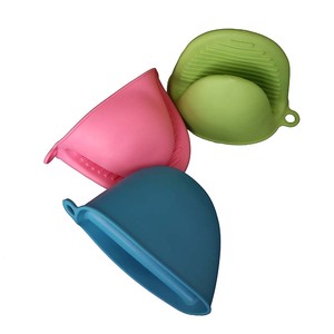 Gant de four en TPE antidérapant de haute qualité <span class=keywords><strong>à</strong></span> prix bon marché avec <span class=keywords><strong>pince</strong></span> <span class=keywords><strong>à</strong></span> main isolante <span class=keywords><strong>à</strong></span> trou de suspension - Product Image 4