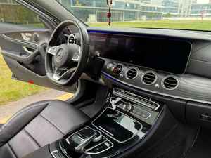 Ottima Offerta: Mercedes-Benz E300L Sporty Luxury 2.0T 9AT del 2016, Telecamera 360°, CCS, Autohold, <span class=keywords><strong>HAC</strong></span>, Tetto Panoramico, 4 Porte, 5 Posti, Auto Usata - Product Image 6