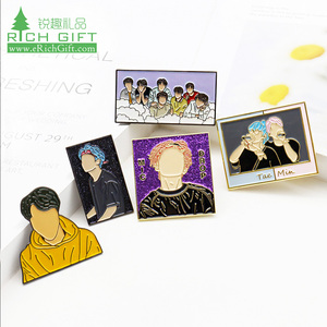 coréen idole célébrité souvenir en mignon paillettes rose or insigne personnalisé exo bts kpop doux émail dur épinglette broches - Product Image 1