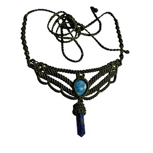 Collier en macramé fait main en apatite bleue et lapis-lazuli, cordon vert foncé, perles dorées, réglable, style bohème, pendentif en pierre naturelle, entier - Product Image 1