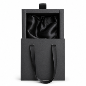 Elegante Caja de Joyería Rectangular Marrón con Forro de Satén Dorado, Cierre con Asa, Cartón Reciclable, Color y Tamaño Personalizables, Marca Elequeen - Product Image 1