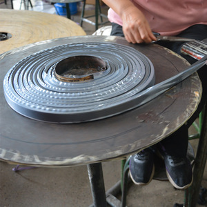 Tira de sellador de <span class=keywords><strong>masilla</strong></span> en espiral de alta absorción de <span class=keywords><strong>agua</strong></span>, duradera e impermeable, para detener inundaciones en sótanos y depósitos. - Product Image 3