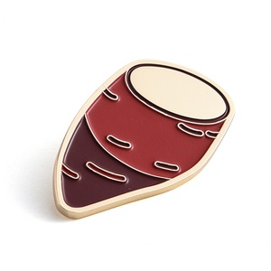 Badge en émail souple de petite taille, motif radis, couleur rouge et gris, papillon, type pochette - Product Image 3