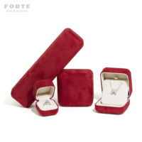 Boîte à bijoux en velours sur mesure avec logo en estampage à chaud doré, vente en gros pour cadeau de mariage et célébration d'anniversaire