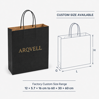 Sacs en papier kraft noir recyclables personnalisés avec poignées torsadées longues et logo en relief pour l'emballage de vente au détail et à emporter