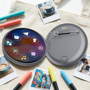 Badge électronique portable 1.85 avec Android OS, design coulissant, chargement magnétique, idéal pour cosplay, Comic Con, événements pour fans, prise en charge de la personnalisation - Product Image 1