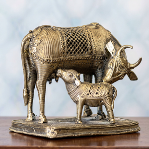 Statue artisanale en métal de vache et de veau, figurine animale en laiton et bronze, décoration pour la maison - Product Image 1