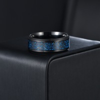 Vente en gros d'anneaux en acier titane de 8 mm, inoxydable, texturé, en fibre de carbone, motif de dragon incrusté, anneaux pour hommes et femmes