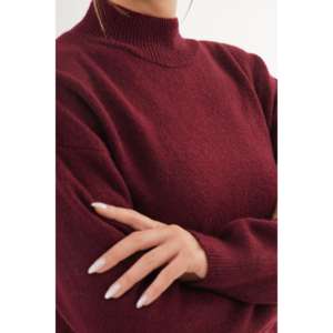 เสื้อสเวตเตอร์ไหมพรมคอสูงสีเบอร์กันดีสำหรับผู้หญิง สวมใส่สบาย ไม่เป็นขุย 14 กรัม 320 กรัม ขอบสี - Product Image 1