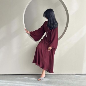 Nouvel ensemble robe deux pièces 2026 en mousseline de soie unie rouge bordeaux avec haut asymétrique et <span class=keywords><strong>jupe</strong></span> longue amincissante et élégante - Product Image 3