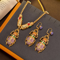 Collier pendentif scarabée vintage, artisanat complexe, chaîne en bambou – Élégance raffinée haut de gamme, style mid-century