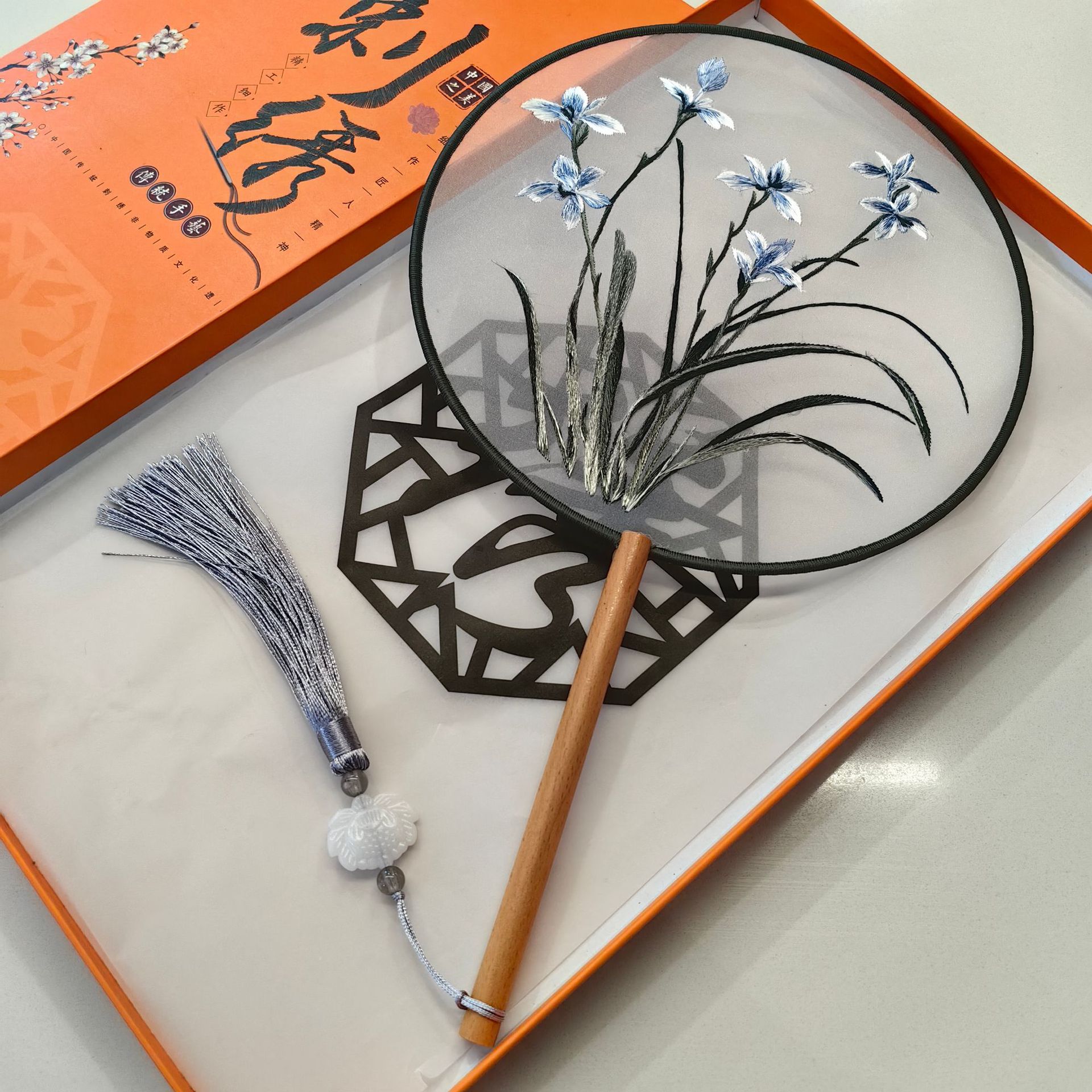 Bobinado de hilo de bordar de doble cara azul