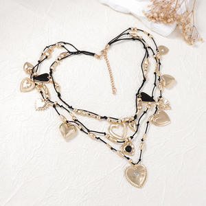 Collier exagéré avec pendentif en forme de cœur en alliage multicouche tendance rétro pour femme - Product Image 4