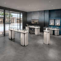 Vitrine de présentation de bijoux sur mesure, meuble de présentation de bijoux, vitrine en verre, taille personnalisée, finition dorée pour la vente au détail de luxe