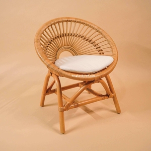 Chaises pour enfants en rotin durables faites à la main sur mesure pour les événements de location, meubles de fête écologiques de style moderne pour une utilisation en intérieur et en extérieur - Product Image 1