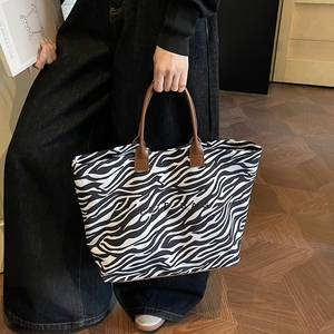 Sac à bandoulière en toile imprimé zèbre et léopard, avec poignée souple en PU, grand sac de rangement pour l'école, les trajets quotidiens et le shopping - Product Image 4