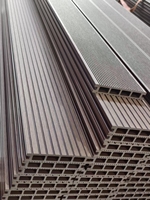 Plancher composite bois-plastique WPC de fabrication chinoise, revêtement de terrasse WPC extérieur à grain de bois pour parcs