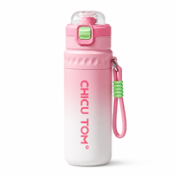 Bouteille d'eau isotherme en acier inoxydable 304 de 630 ml avec logo personnalisé, pulvérisateur de brume, couvercle rabattable et sangle de transport pour l'école et le sport