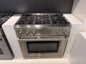 Estufa Independiente de Doble Combustible de 36 Pulgadas, Estilo Profesional, con 6 Quemadores, Convección, Panel Inclinable de Acero Inoxidable, para Uso Doméstico - Product Image 4